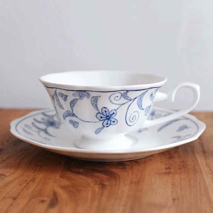 

Vintage Ceramic Small Coffee Cup Saucer Set Retro Traditional White Bone China Cappuccino Porcelain Taza Cafe Japanese Cup Eh50