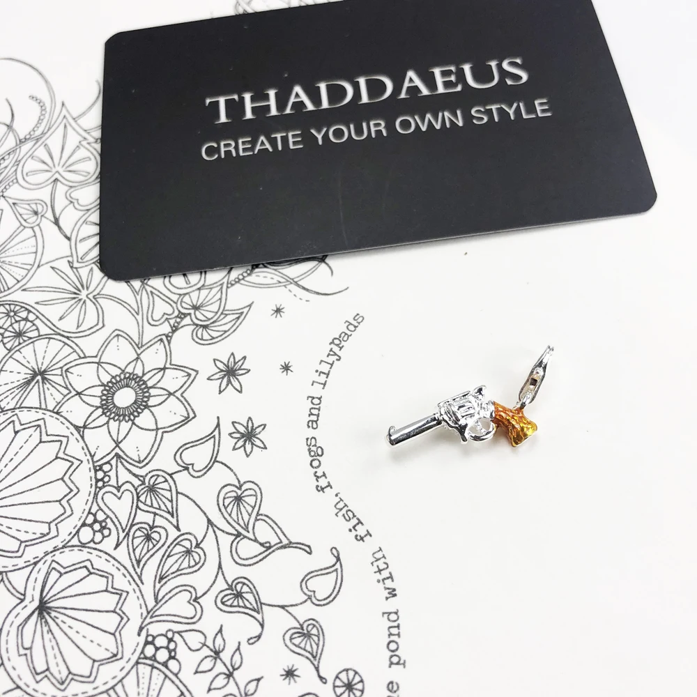 Ожерелье с подвеской в виде черной маски и пистолета Весенняя мода 2020