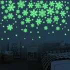 Красочные светящиеся снежинки стикеры на стену светится в темноте Decal Kids Baby Room Christmas Stickers Home Decoration