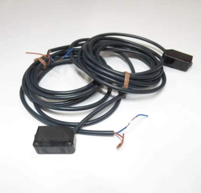 

E3Z-T81 ( E3Z-T81-D + E3Z-T81-L) усилитель встроенный фотоэлектрический датчик 2 м передачи транзистор с типом PNP выход расстояние обнаружения 15 м