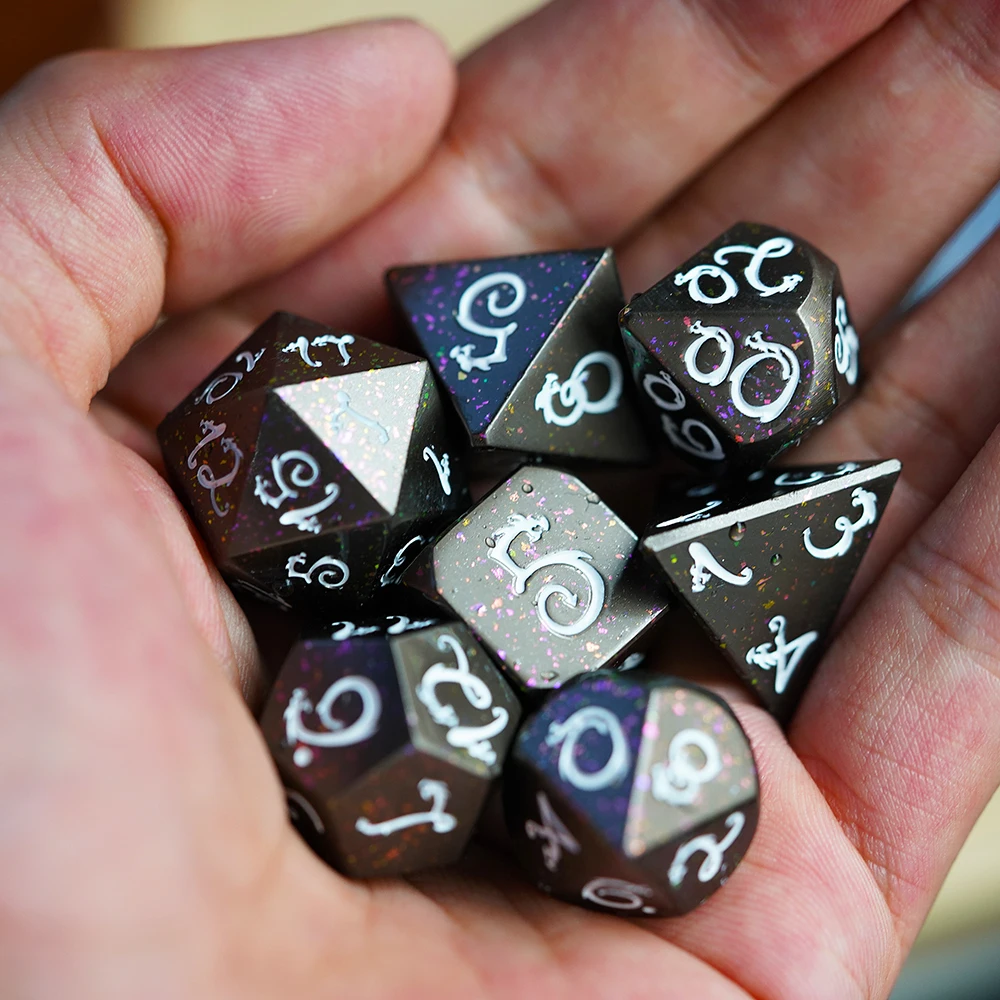 Металлические кости cusdie с цветными точками D & шрифтом дракона 7 шт. набор