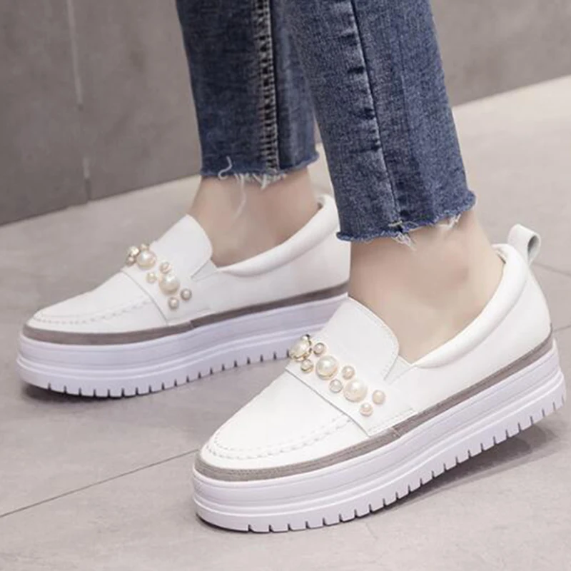 Женские лоферы на плоской платформе элегантные женские мокасины с жемчугом