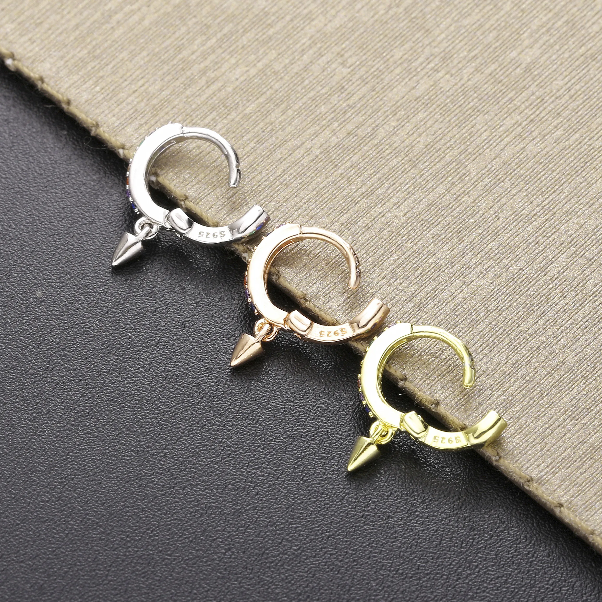 Маленькие Кольца из серебра 925 пробы с разноцветными радужными