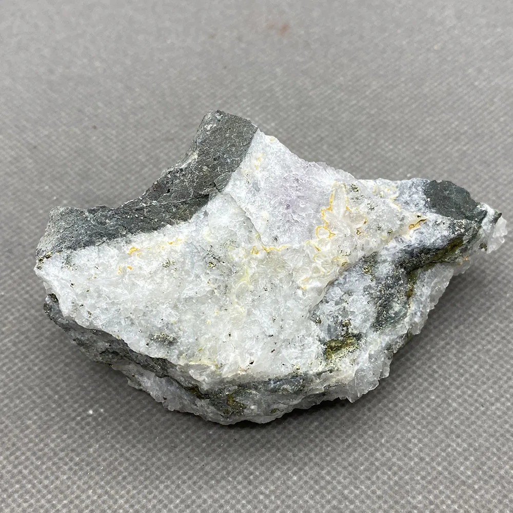 

201 g Natural red crystal and pyrite symbiosis healing crystal