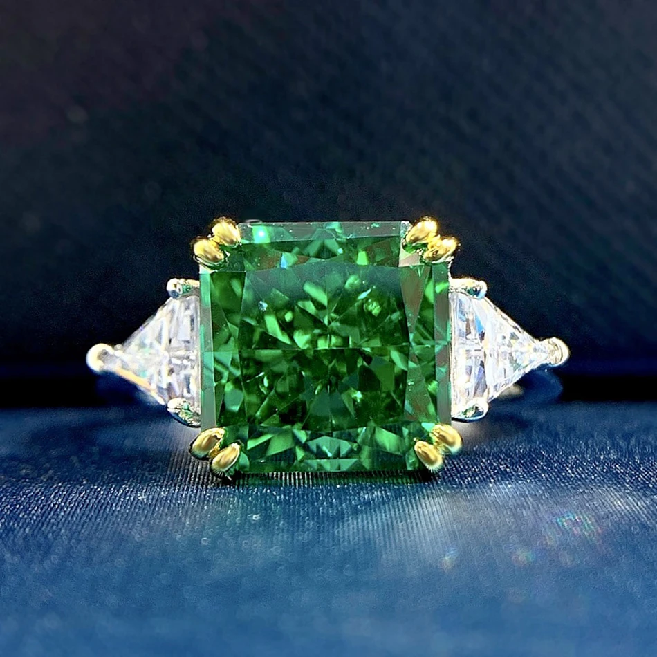 

Женское кольцо из серебра 2022 пробы с изумрудом, 10 х10