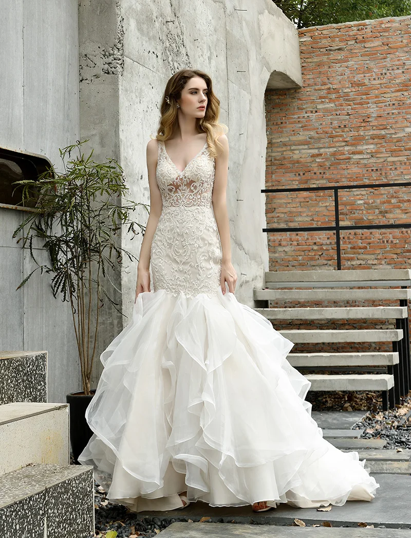 

2020 Fashion Mermaid Wedding Dress With Ruffle Train V Neckline Low Back Lace Appliqued Vintage Bridal Gowns Sleeveless