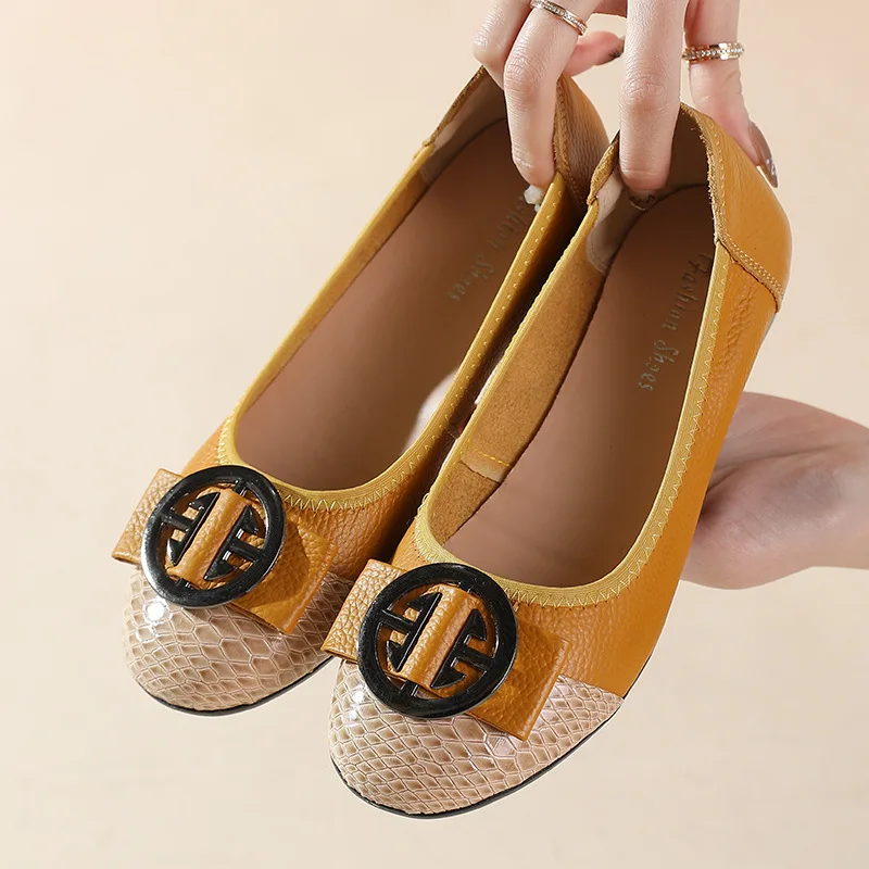

OUKAHUI 2021 Spring Summer Fashion Genuine Leather Flats Shoes Women Elegant Round Toe Metal Buckle Slip-On Ladies Loafers Shoes