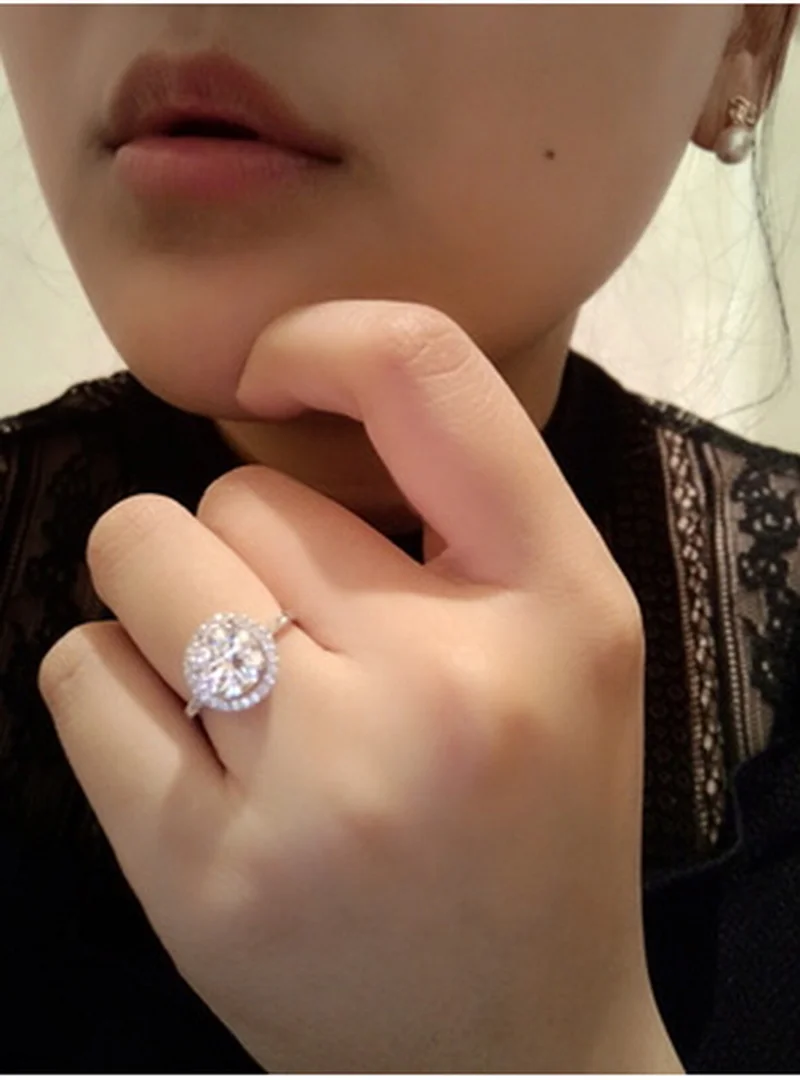 

Round hollowing White Gold Women Luxury Hearts & Arrows Cut Classic Cubic Zirconia Halo Engagement Ring for Bridal Weddings