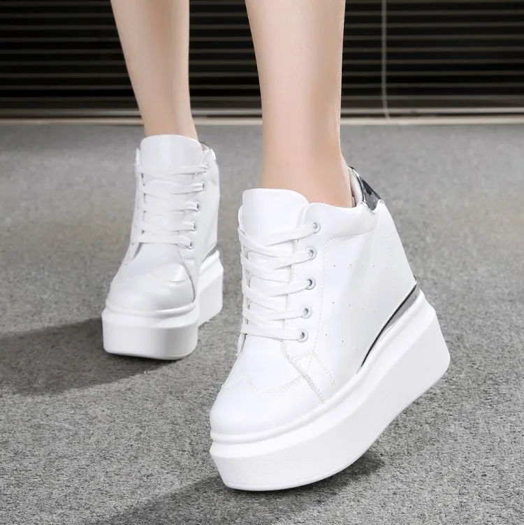 Женские осенние кроссовки на высоком каблуке 12 см Белые Повседневные тонкие
