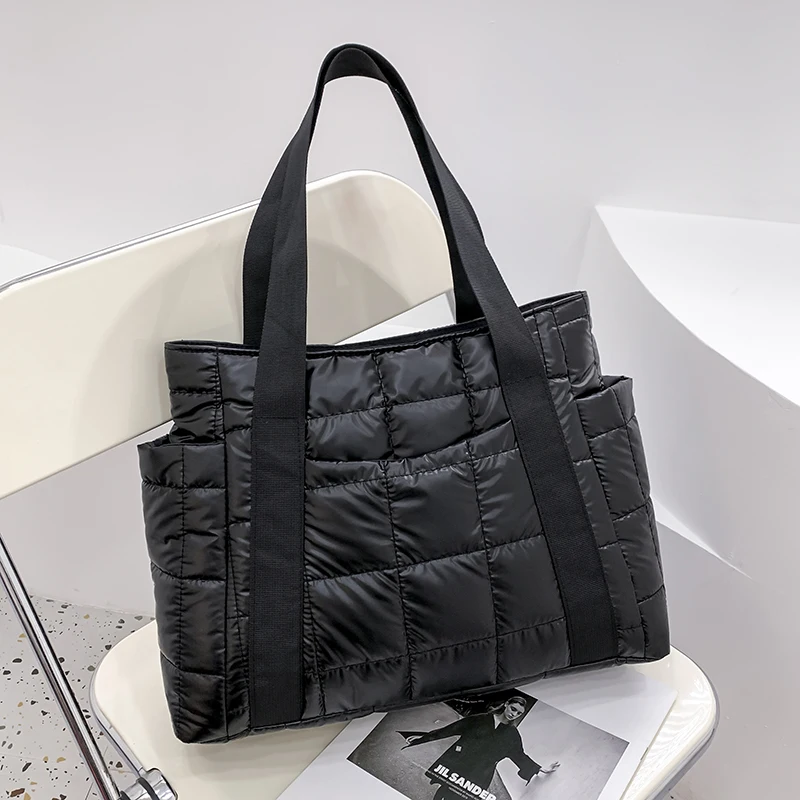 

2021 Hit Winter Brand Textured Padded Design Duffel Bag for Women Big Totes Female Plaid Shoulder Bags Designer Nylon Handbags
