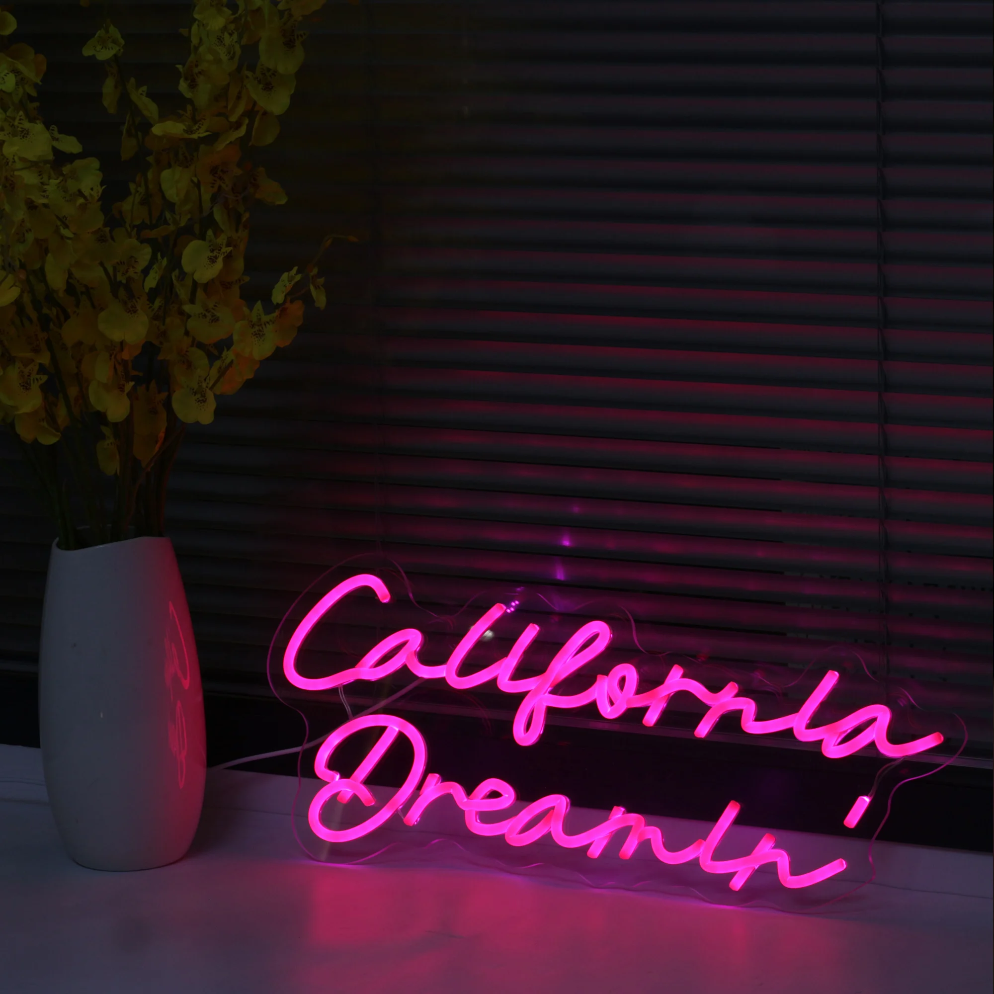 Неоновая вывеска California Dreamin' для офиса гостиной дизайн интерьера неоновая на