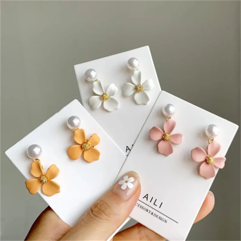 

Korean Temperament Simple Daisy Flower Clip Earrings Summer Matte Pink White Small Flower Earrings Female Women Wholesale
