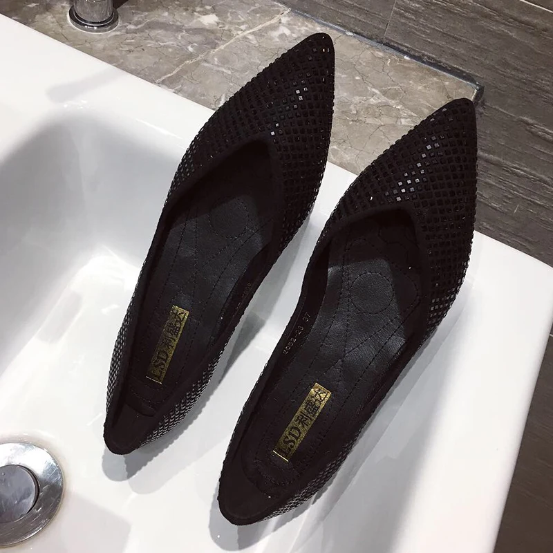 Женские лоферы с заостренным носком на плоской подошве v-образным вырезом без