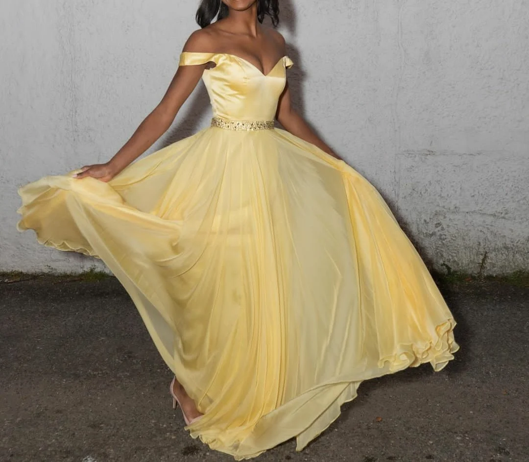 Элегантные длинные желтые вечерние платья с открытыми плечами со складками
