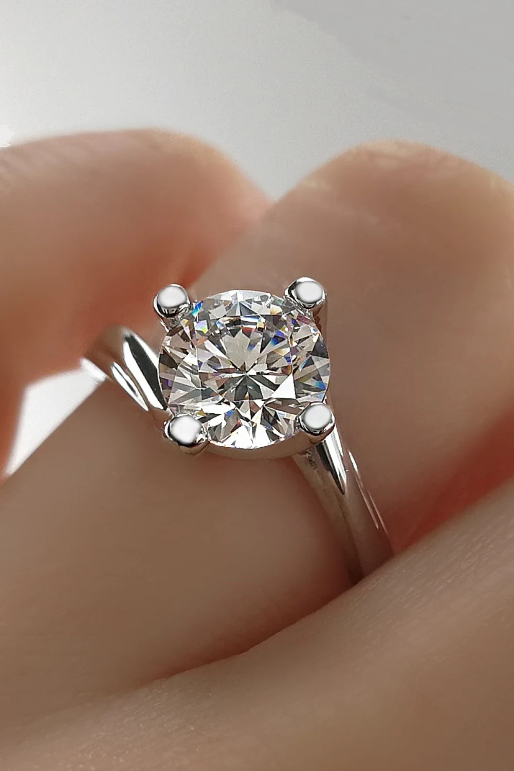 

Crystal Diamond Zirconia certified, the model lab Diamond 1 carat engagement ring