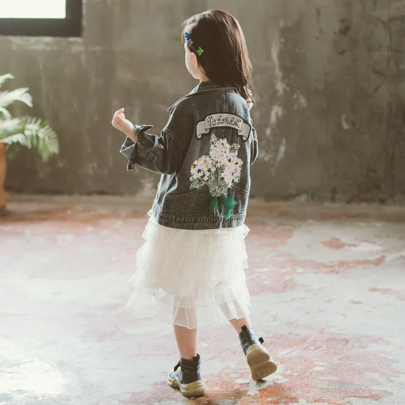 Модные джинсовые пальто для девочек детские куртки с цветочным принтом детская