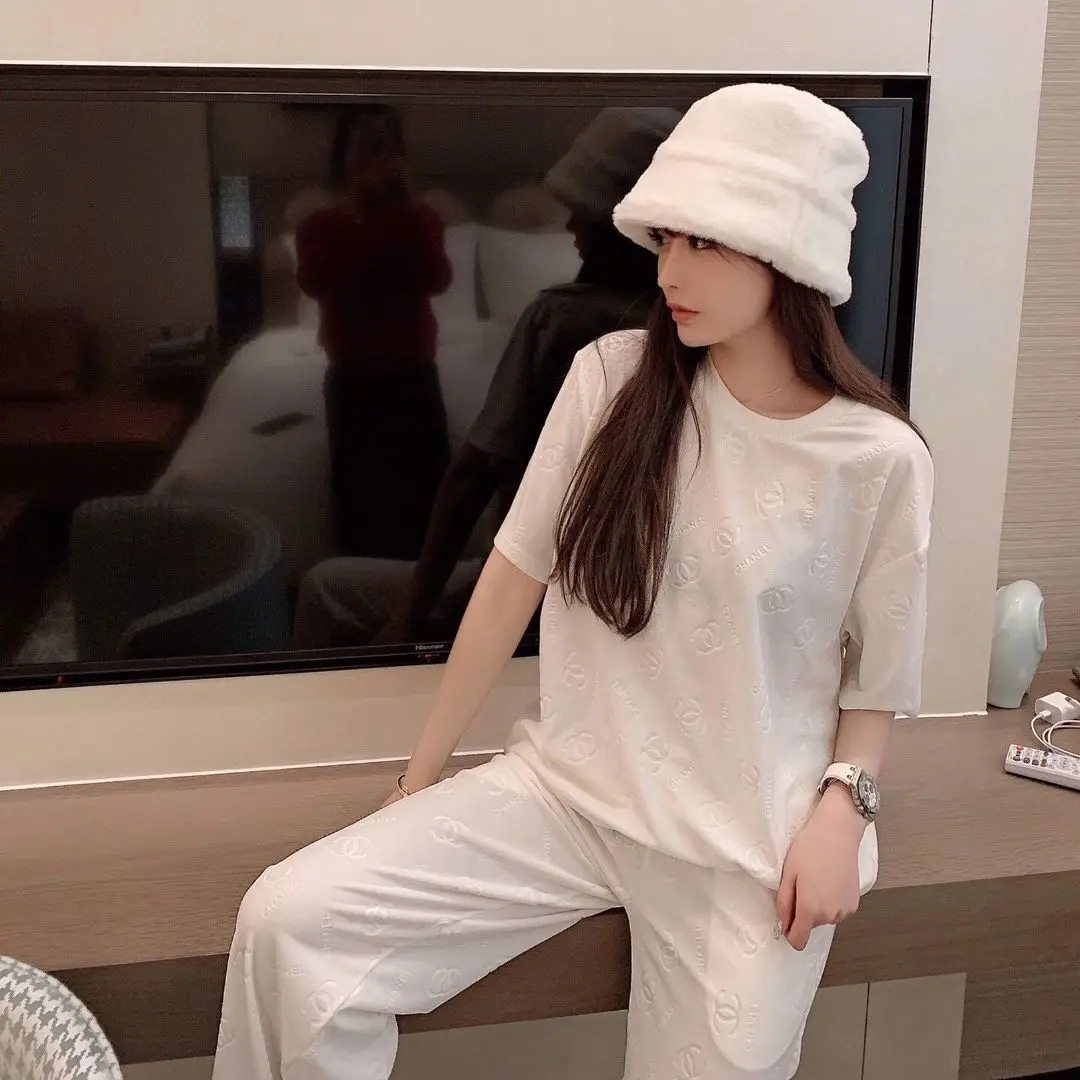 

2021 Lujia new two piece set of small fragrant velvet loose and thin casual suit western style age reducing wide leg pants suit