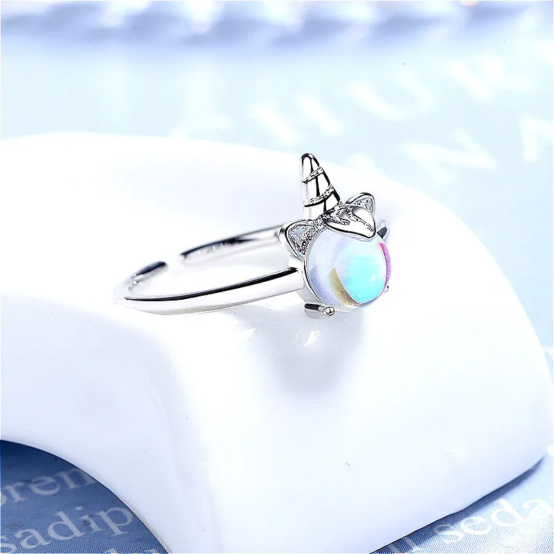 Женские кольца с лунным камнем открытые из стерлингового серебра единорогом