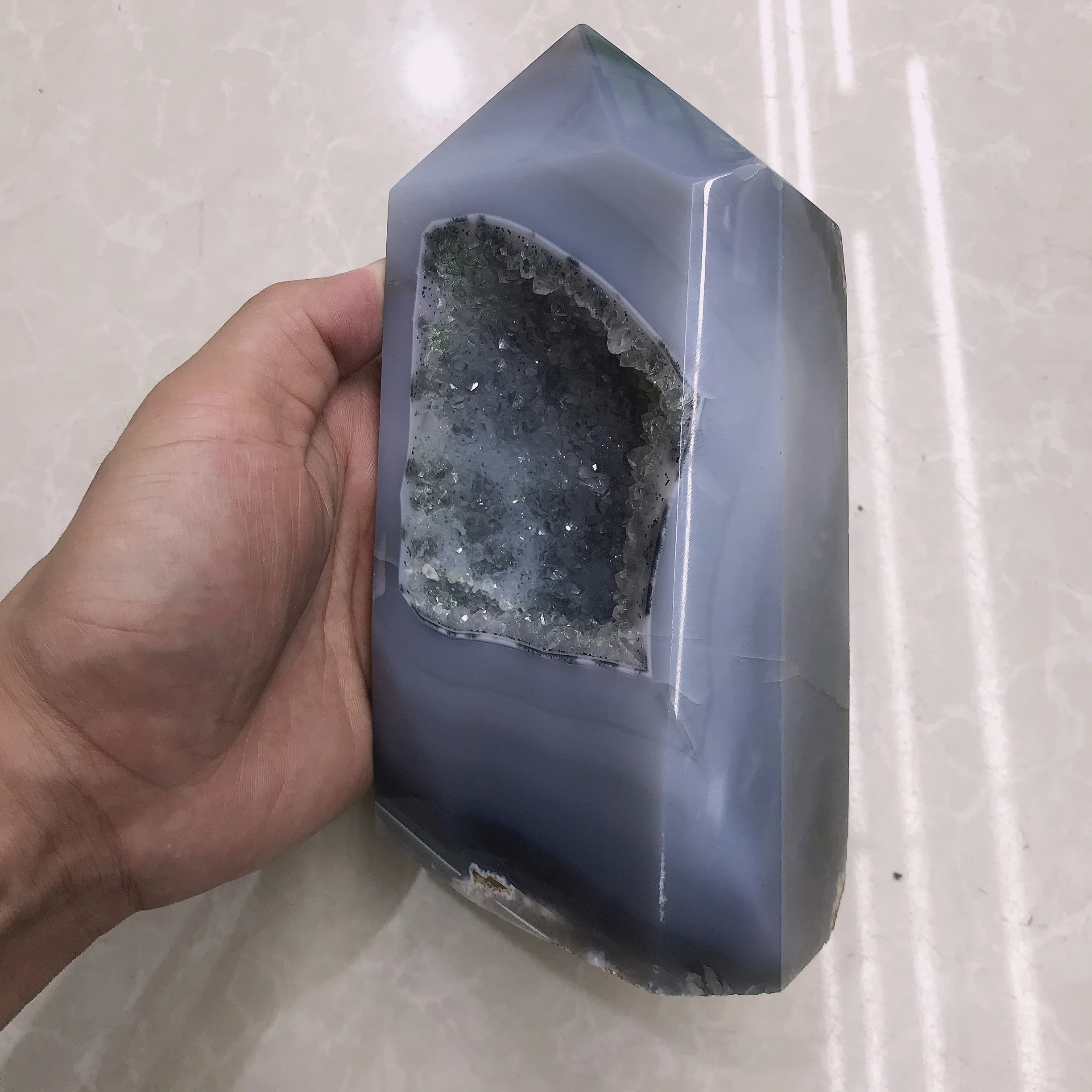 

Natural agate crystal hole quartz crystal obelisk dot tower home decoration