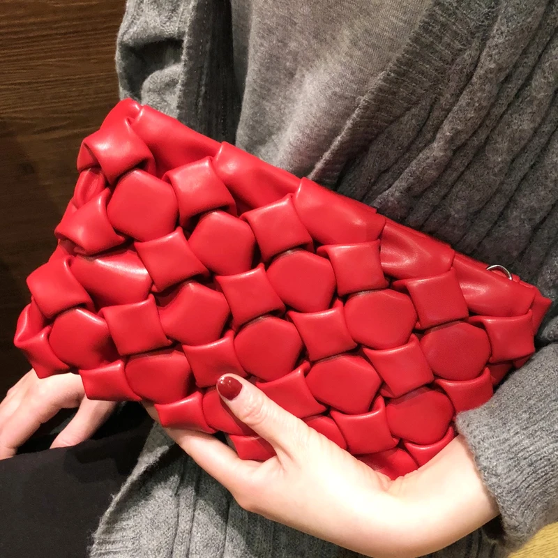 2020 New Luxury Designer Women Handbag Knitting Pattern Clutch Hand Bag Howllow Out INS Popular Retro Chain Crossbody Bag Silver