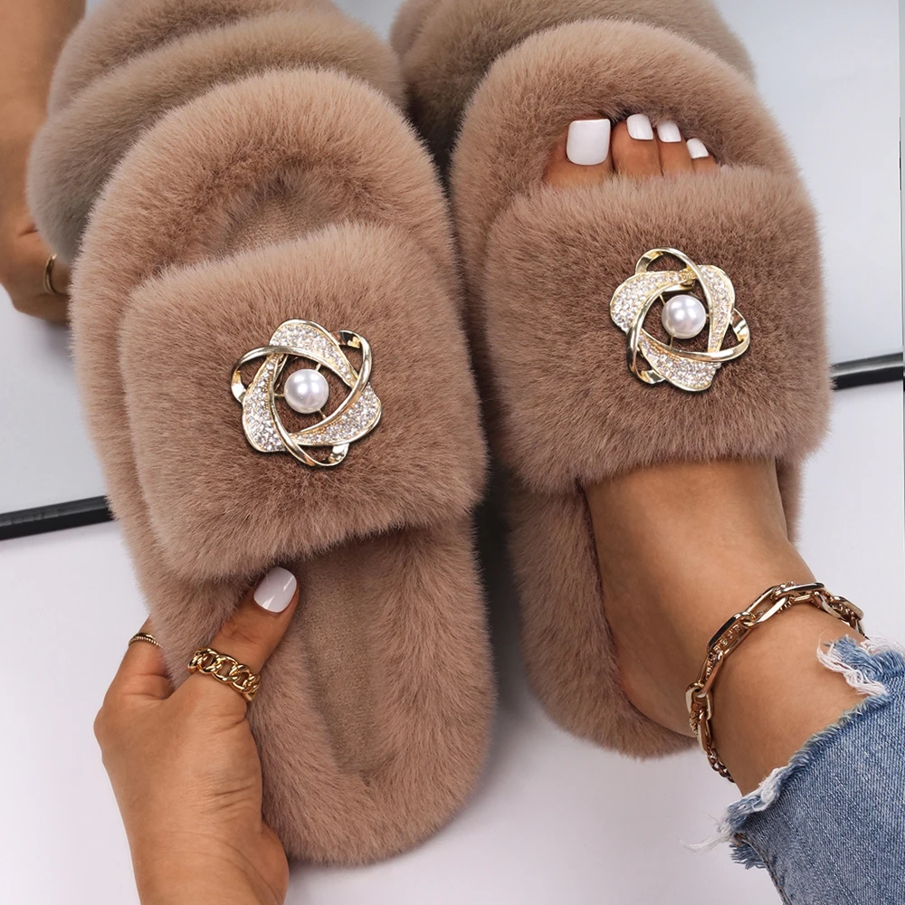 Women's Flower Decor Faux Fur Slides Bling Rhinestone Pearl Ladies Flats Fur Sandals Slippers Winter Custom Flip Flops Shoes