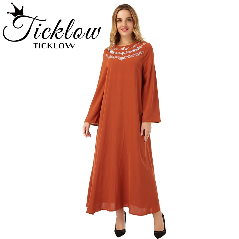 Блестящее длинное платье в мусульманском стиле