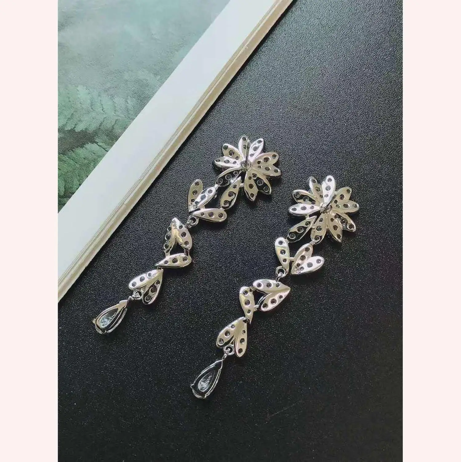 

SWA High quality New Style. Elegant And Fashionable Flower Lady Earrings Charming Fashion Jewelry