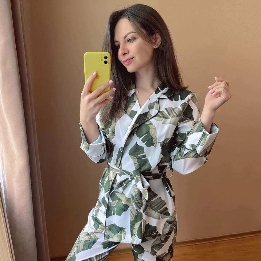 Атласная пижама с длинным рукавом и тропическим рисунком | Женская одежда