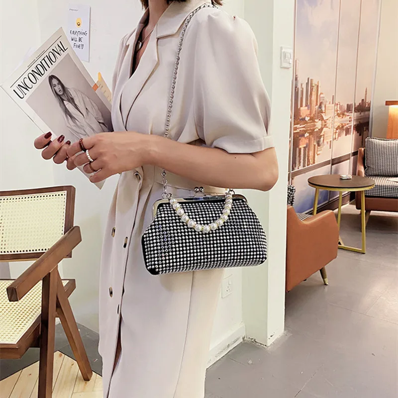 

2021New Fashion Diamond Clip Pearl Shell Handbag Luxury Designer Dinner Bag Chain Crossbody Shoulder Bag for Women Sac Luxe Femm