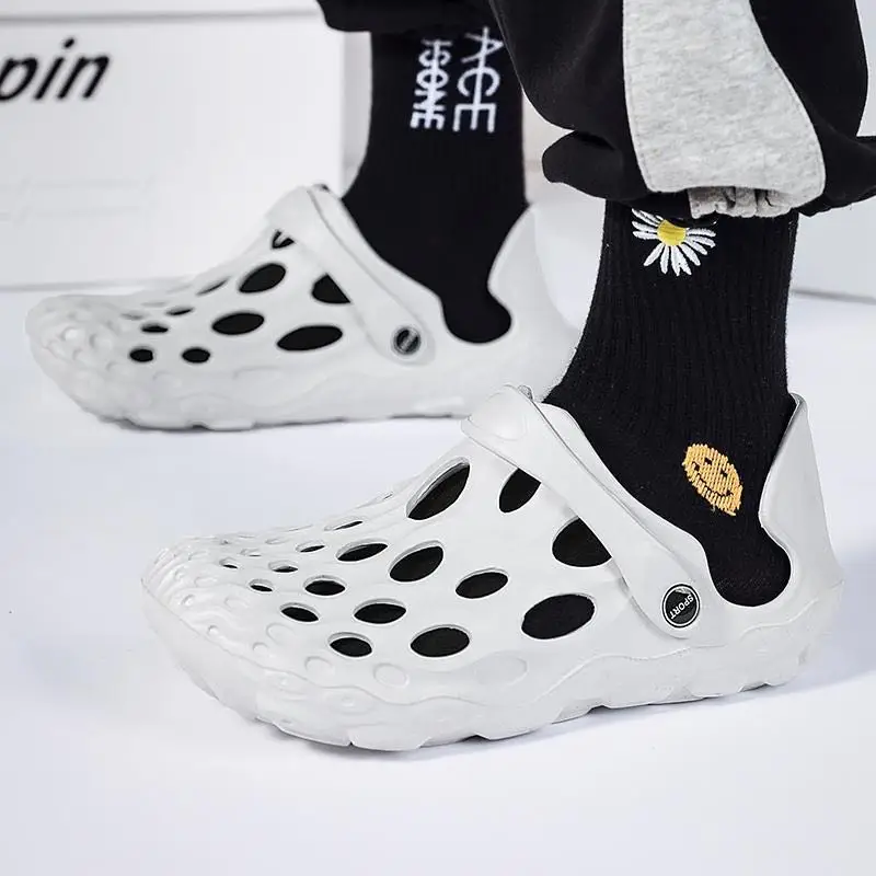 

Summer 2020 new Roman beach shoes men's sandals and slippers men's fashion outer wear coconut hole shoes men's sandals