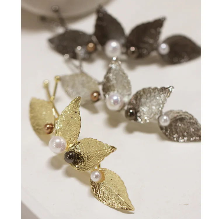 Женская заколка для волос с металлическим жемчугом четырьмя листьями 1 шт.