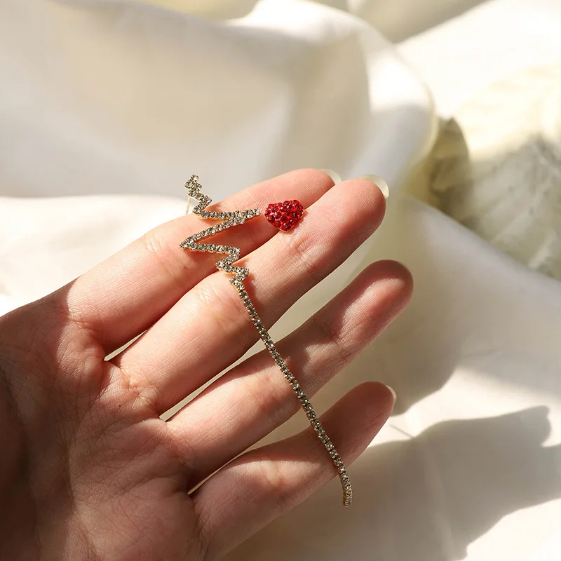 Новая Корейская версия красное сердце и длинные висячие Стразы ассиметричные