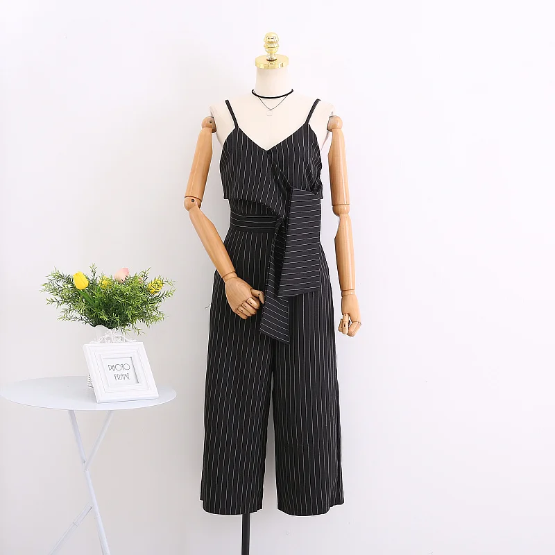 Женский комбинезон с V образным вырезом летний Облегающий в Вертикальную Полоску