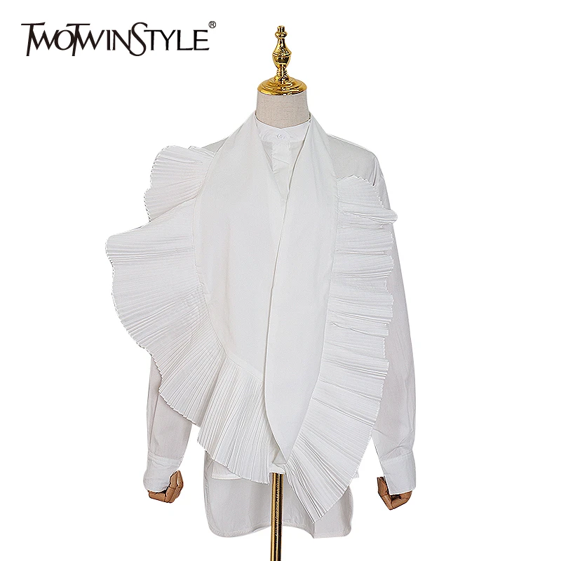 Женская Асимметричная блузка TWOTWINSTYLE белая Свободная с оборками воротником