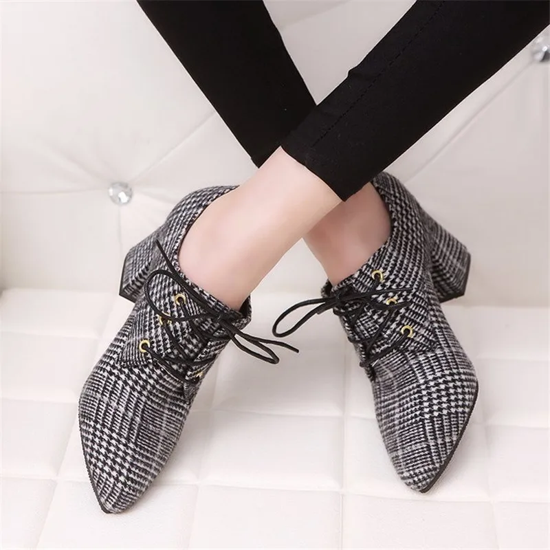 Весенне-осенние корейские черно-белые клетчатые туфли с глубоким носком на