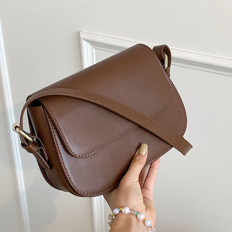 

Высококачественная однотонная женская маленькая квадратная сумка из искусственной кожи, новинка 2021, модная универсальная сумка-мессендже...