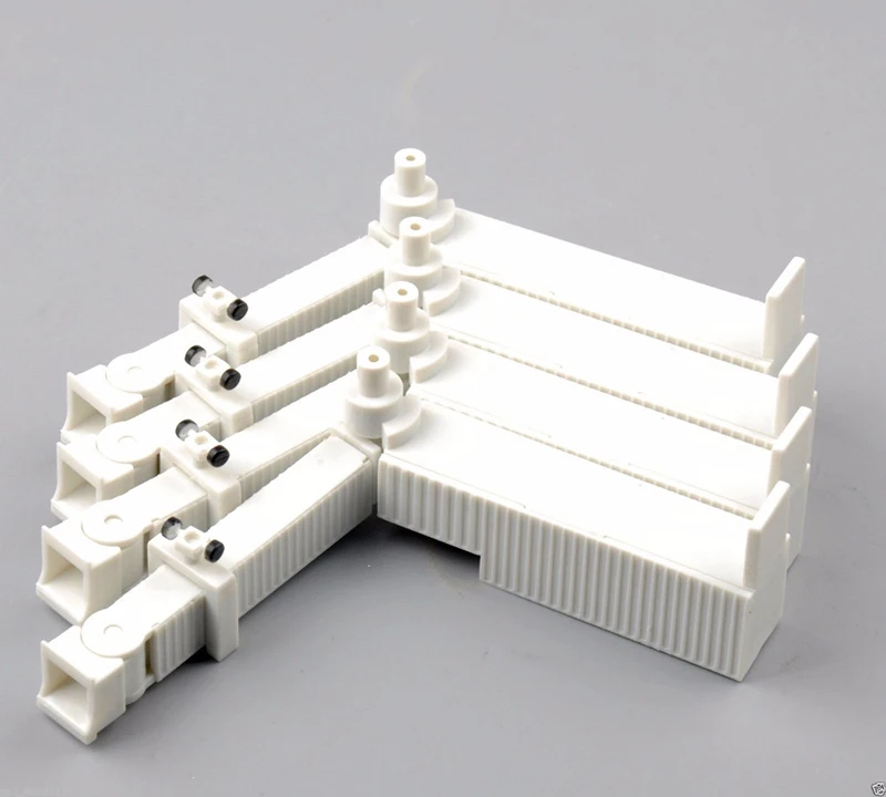 

1/400 scale die-casting Fluggastbruchen gangway accessories airport bridge and street light set model children's gifts in stock.