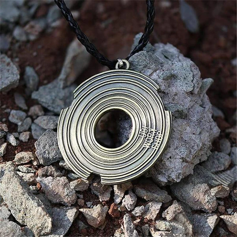 

Trendy Fashion Domineering Retro Punk Gothic Game Peripheral Round Pendant Men's Hip Hop Party Accessories Pendant Jewelry Gift