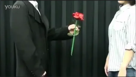 Роза и волшебные трюки с цветами реквизит для сцены съемки крупным планом