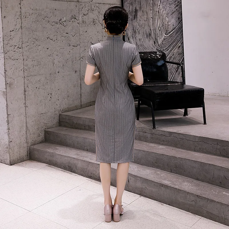 

New style cotton and linen cheongsam embroidered retro pipa charm everyday improved version of the long cheongsam dress