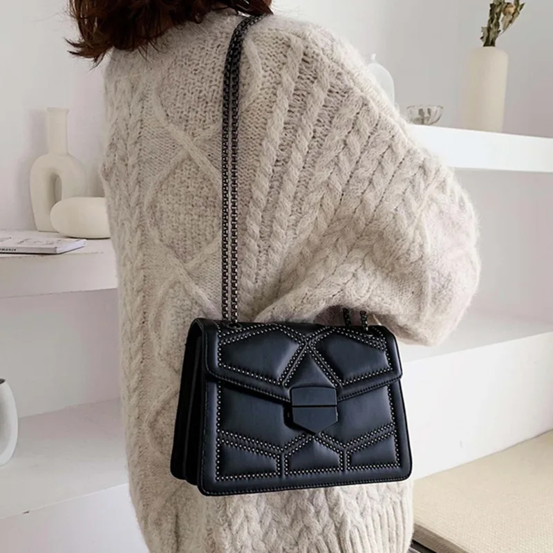 Маленькая сумка через плечо с заклепками и цепочкой для женщин 2020 женские