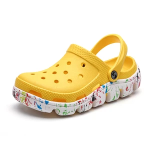 Tasteless high quality ladies sandals summer hole shoes painted rubber clogs girl lovers garden shoes mens beach flat slippers