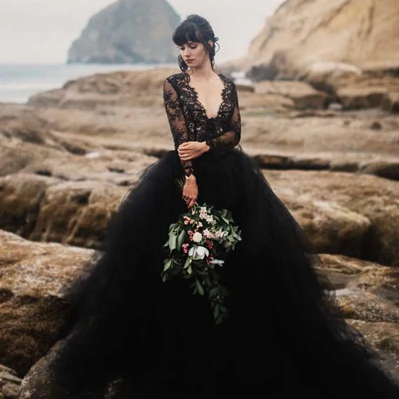 

Sexy Beach Black Wedding Dress V Neck Illusion Long Sleeves Lace Top Tulle Skirt Gothic Backless Bridal Gowns Robe De Mariage