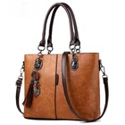 Женская сумка через плечо, дизайнерская большая однотонная кожаная сумка-мессенджер с кисточками
