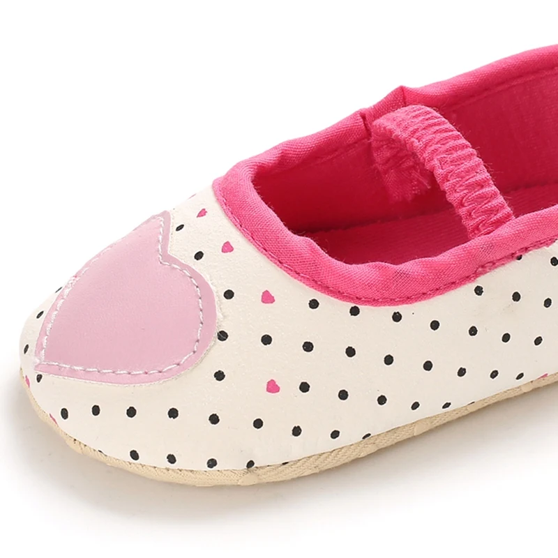 

Heart Print Baby Girl Clothes Anti-Slip Baby Shoes Toddler Girl Shoes Sneakers Soft Soled Chaussure Bebe Fille Sapato Bebe