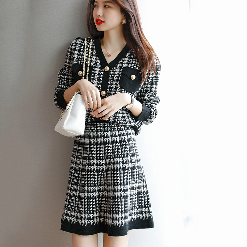 

Женский трикотажный костюм, винтажный корейский стиль, комплект из 2 предметов, свитер с рисунком гусиные лапки, кардиган + мини-юбка трапеци...