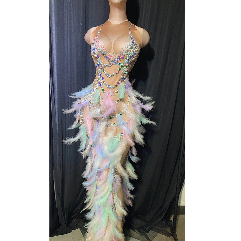 Платье женское с разноцветными перьями кристаллами DB2164 | Тематическая одежда и