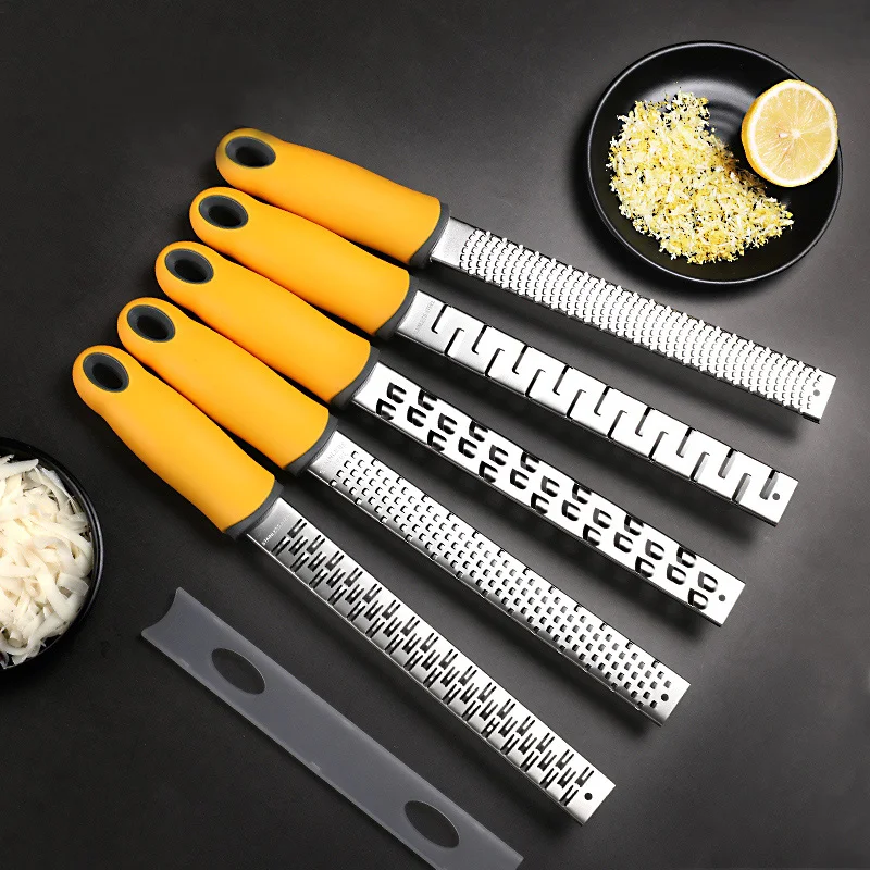 Различные цитрусовые лимон зестер сыр пармезан имбирь чеснок мускатный орех