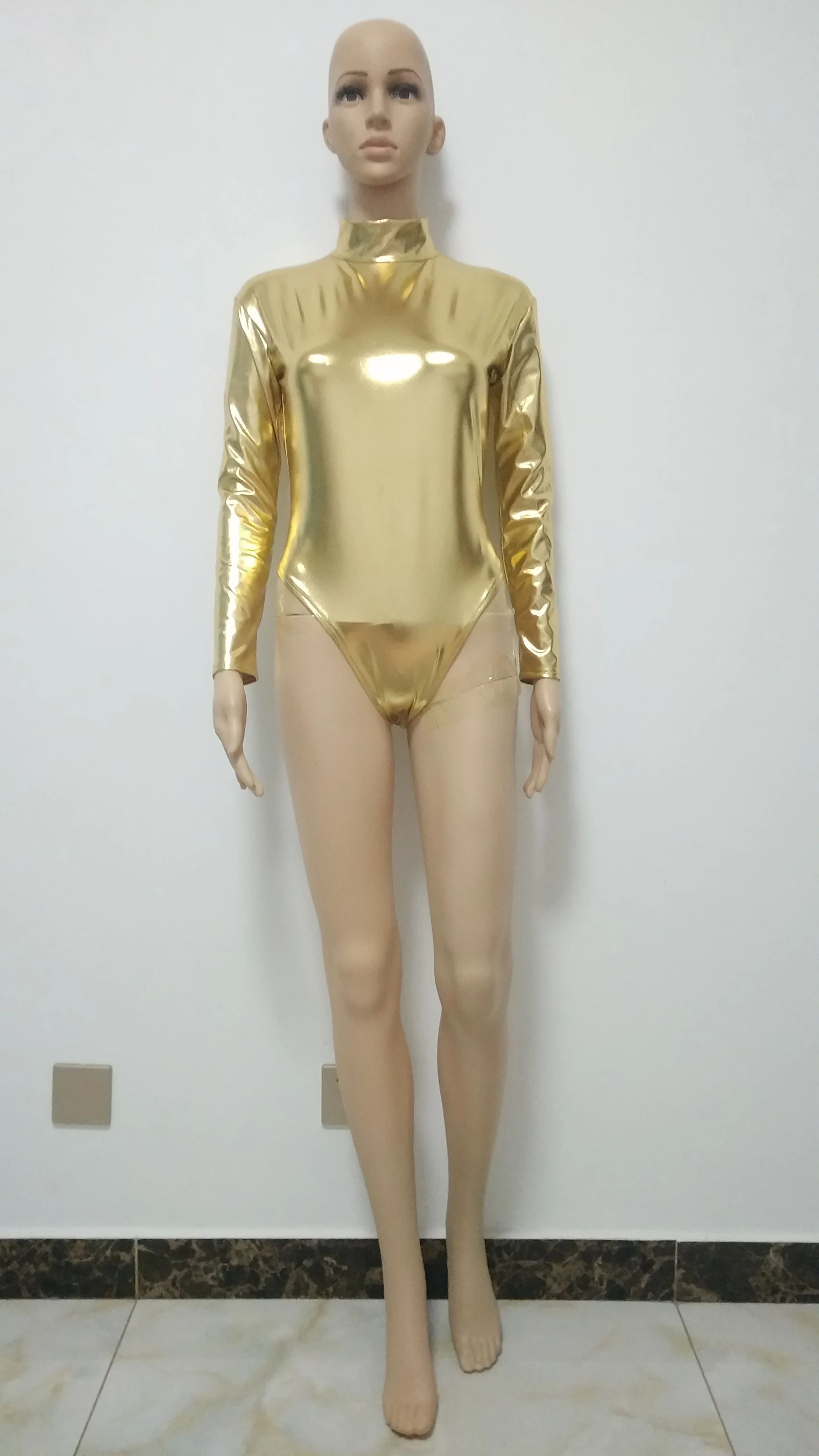 Цвет золотистый пикантные женские блестящие металлик с высоким воротом и