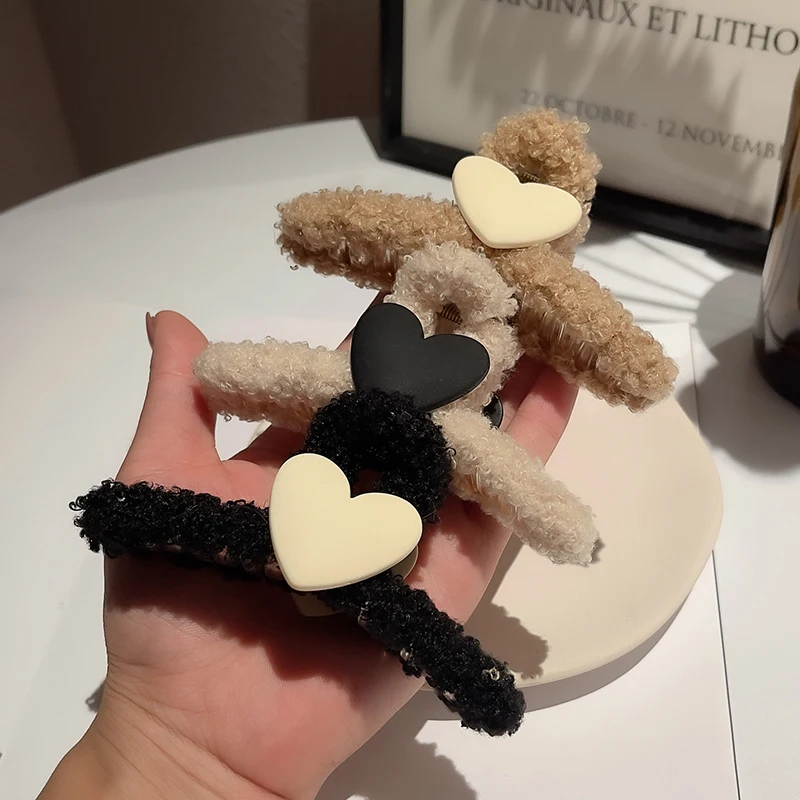 

Women Plush Hair Claws Clips Autumn Winter Hairpin Faux Fur Hair Clip Vintage Heart Hair Claws Hair Accessory Barrettes For Girl